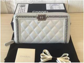 シャネル財布ブランドコピー　BOY CHANEL ジップ ウォレット ラムスキン A80815