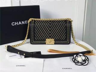 BOY CHANEL ハンドバッグ パイソン & シェブロン エンブロイダリー A67086