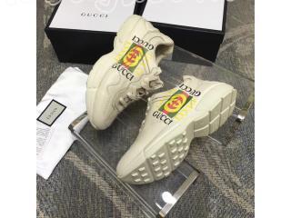 18SS GUCCI ヴィンテージ風 スニーカー レディースシューズ グッチ ロゴ レザー スニーカー