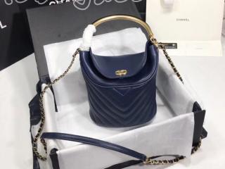 A57861 Y83679 0B821 シャネル バッグ コピー CHANEL 2018AW 新作 バケット バッグ ラムスキン シェブロン ラム×ゴールド金具 レディース ショルダーバッグ 4色選択可 ネイビーブルー