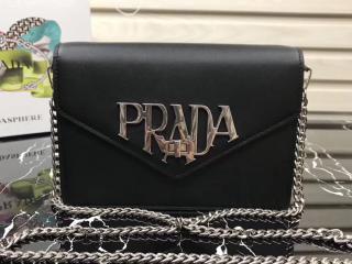 1BD097 CLOASKF0002 プラダ マクロ バッグ スーパーコピー PRADA Macro ロゴレザークロスボディバッグ レディース チェーンショルダーバッグ 5色選択可 ブラック