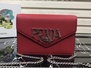 1BD097 CLOASKF0005 プラダ マクロ バッグ コピー PRADA Macro ロゴレザークロスボディバッグ レディース チェーンショルダーバッグ 5色選択可 レッド