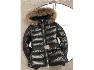 18-19秋冬新作★MONCLER （モンクレール）モンクレール レディース ダウン　激安★高級感あふれ！　毛帽子付き