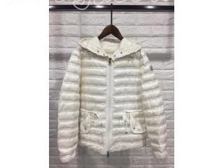 人気商品 MONCLER(モンクレール)ダウン　 90％ダウン、10％フェザー コート人気アイテム