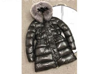 MONCLER (モンクレール) ダウンコート ジャケット  90％ダウン、10％フェザー　帽子付き　中長デザイン