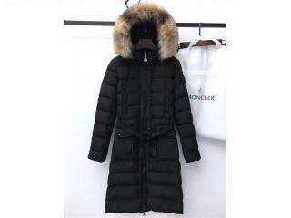 MONCLER(モンクレールコート) ファーフード付きダウンコート