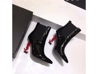 偽物ブランド Saint Laurentブーツ  ヒール8.5cm サンローラン SAINT LAURENT　ロゴヒール　ショートブーツ サンローラン ロゴヒール