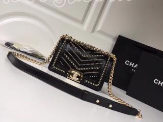 A67085 Y83967 94305 ボーイ シャネル バッグ コピー BOY CHANEL 18/19年秋冬 スモール ハンドバッグ クランプル カーフスキン レディース ショルダーバッグ 4色可選択 ブラック