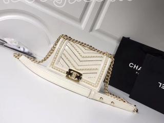 A67085 Y83967 10601 ボーイ シャネル バッグ スーパーコピー BOY CHANEL 18/19年秋冬 スモール ハンドバッグ クランプル カーフスキン レディース ショルダーバッグ 4色可選択 ホワイト