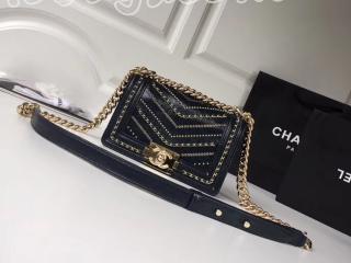 A67085 Y83967 5B047 ボーイ シャネル バッグ コピー BOY CHANEL 18/19年秋冬 スモール ハンドバッグ クランプル カーフスキン レディース ショルダーバッグ 4色可選択 ネイビーブルー