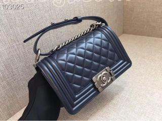 A67085 Y09953 5B047 ボーイ シャネル バッグ スーパーコピー BOY CHANEL 18/19年秋冬 スモール ハンドバッグ カーフスキン レディース ショルダーバッグ 7色可選択 ネイビーブルー