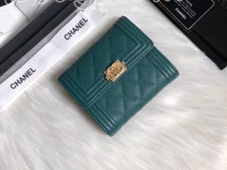 A80734 Y83622 304 ボーイ シャネル 財布 スーパーコピー BOY CHANEL スモール フラップ ウォレット グレインド ゴートスキン レディース 三つ折り財布 ゴールド/シルバー金具 7色可選択