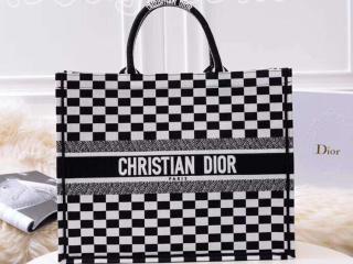 M1286ZTZF_M913 ディオール バッグ スーパーコピー DIOR 刺繍入りキャンバス “DIOR BOOK TOTE” レディース トートバッグ