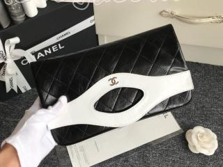 A70520 Y33424 C0229 シャネル バッグ コピー CHANEL メタリック クランプル ゴートスキン CHANEL 31 ポーチ クラッチバッグ ブラック & ホワイト