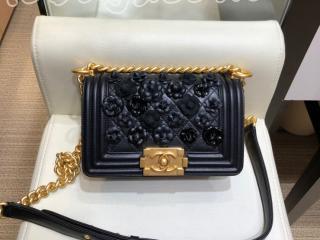 A67085 B00231 94305 ボーイ シャネル バッグ コピー BOY CHANEL エンブロイダリー ラムスキン スモール ハンドバッグ レディース ショルダーバッグ