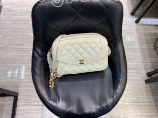 AS0001 Y84080 10601 シャネル バッグ コピー CHANEL カメラ ケース ラムスキン レディース ショルダーバッグ 3色可選択 ホワイト