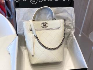 AS0577 B00377 P0682 シャネル バッグ スーパーコピー CHANEL 19SS バケット バッグ レディース ショルダーバッグ 4色可選択 ホワイト