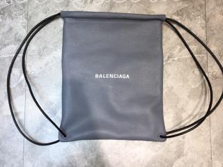 ciaga580-2 バレンシアガ バッグ スーパーコピー BALENCIAGA バックパック 小牛革 34x40cm 2色可選択 灰色