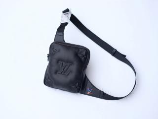 M68773 ルイヴィトン モノグラム バッグ コピー 「LOUIS VUITTON」 2019秋冬 アシンメトリカル・スリングバッグ メンズ ショルダーバッグ