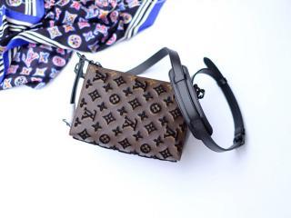 M45070 ルイヴィトン モノグラム バッグ スーパーコピー 「LOUIS VUITTON」 トリアングル・メッセンジャー メンズ ショルダーバッグ ノワール