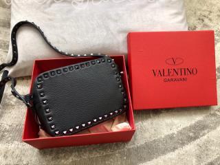 ZW2B0809BOL0NO-3 ヴァレンティノ バッグ コピー VALENTINO N級 ROCKSTUD ロックスタッズ グレイン スモール クロスボディバッグ レディース ショルダーバッグ