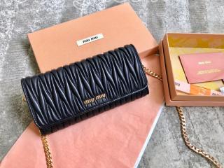 5DH002-1 ミュウミュウ 長財布 スーパーコピー  MIUMIU N級 MATELASSE(マトラッセ)  ショルダーウォレット レディース 二つ折り財布 2色選択可