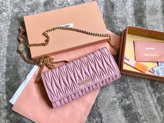 5DH002-2 ミュウミュウ 長財布 コピー  MIUMIU N級 MATELASSE(マトラッセ)  ショルダーウォレット レディース 二つ折り財布 2色選択可