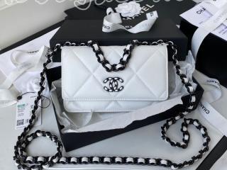 AP0957-1 シャネル バッグ スーパーコピー CHANEL 19 21新作 グロッシー カーフスキン チェーンウォレット ショルダーバッグ 2色可選択