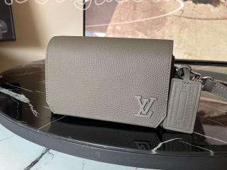 M82085-2 ルイヴィトン バッグ スーパーコピー 「LOUIS VUITTON」 23新作 ファストライン・ウエアラブル ウォレット メンズ ショルダーバッグ