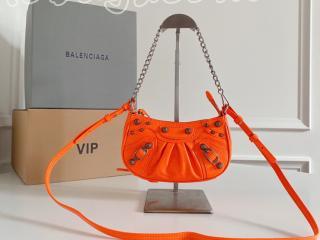 ﻿695814-1 バレンシアガ バッグ コピー 新作 BALENCIAGA Le Cagole Mini Bag チェーン付き アリーナラムスキン アンティーク調シルバー金具 ショルダーバッグ